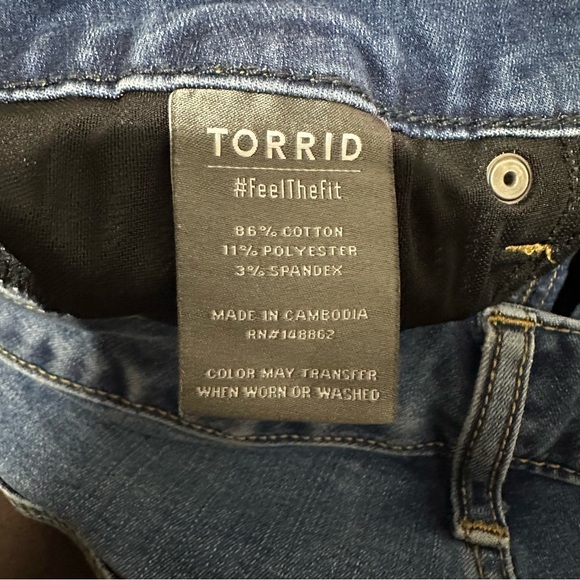 Torrid Denim Jeans. Trio Fit. Limitless stretch. Boot cut. Curvy. Light wash. - Picture 4 of 5